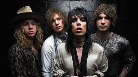 concert review the struts halloween show in chicago 10 30 2017 genre
