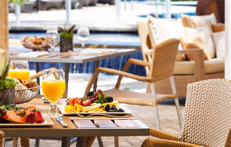 Bars And Restaurants In Miami Trump International Beach Resort Dining