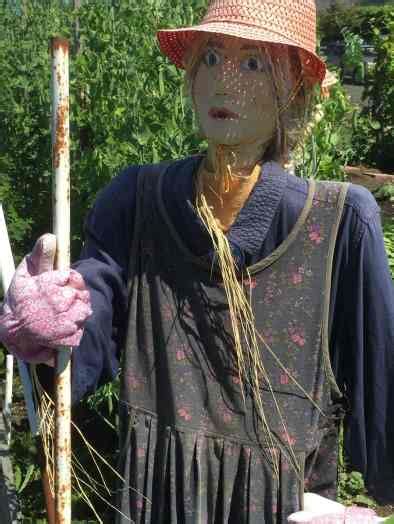 Garden People The Art Of The Modern Scarecrow Make It A