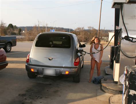 Nude Amateur Busted At The Gas Station April 2010 Voyeur Web