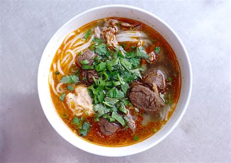 le bun bo hue soupe originaire du vietnam foodwiki takeawaycom