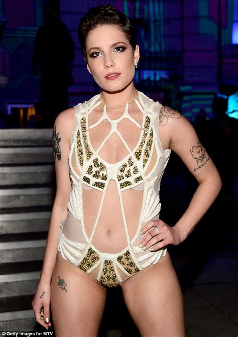 Halsey Performs At The Mtv Movie Awards Daily Mail Online