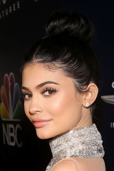 Kylie Jenners Latest Extreme Beauty Look Knee Length Hair Extensions