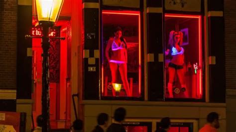 Tourists Guide To Amsterdams Red Light District – Joys Of Traveling