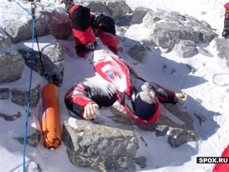 dead unrecovered bodies  mt everest   landmarks history daily