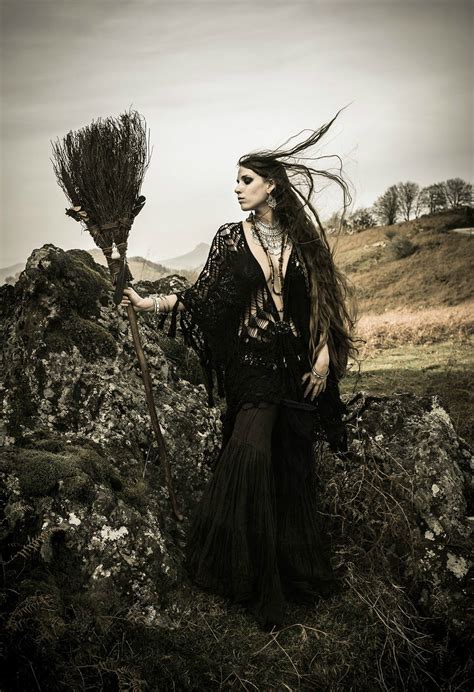 ʀᴀᴠᴇɴ ⛧ ᴡɪᴛᴄʜ wiccan witch beautiful witch witch