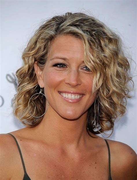 Curly Short Hairstyles For Older Women Over 40 50 60 Years – Page 3