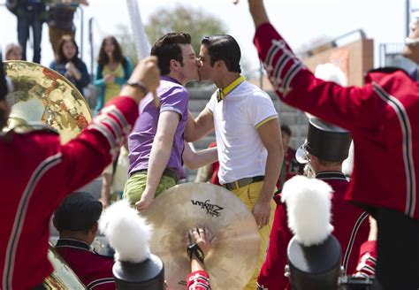 Glee Season 5 Premiere Review All You Need Is Love And Itunes Sales