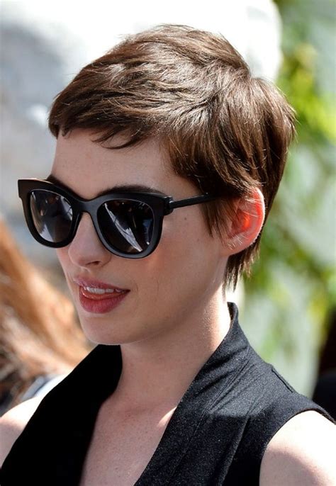 Short Hair Pixie Cut Hairstyle With Glasses Ideas 60