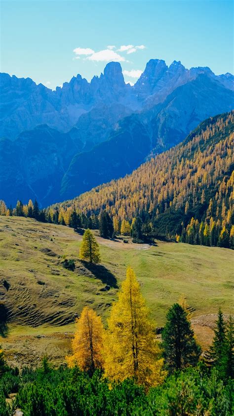 si92-sky-blue-yellow-gradation-blur-wallpaper