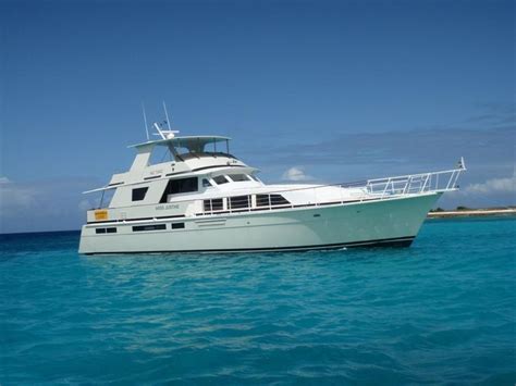 rent  yacht  crew curacao boat caribbean islands