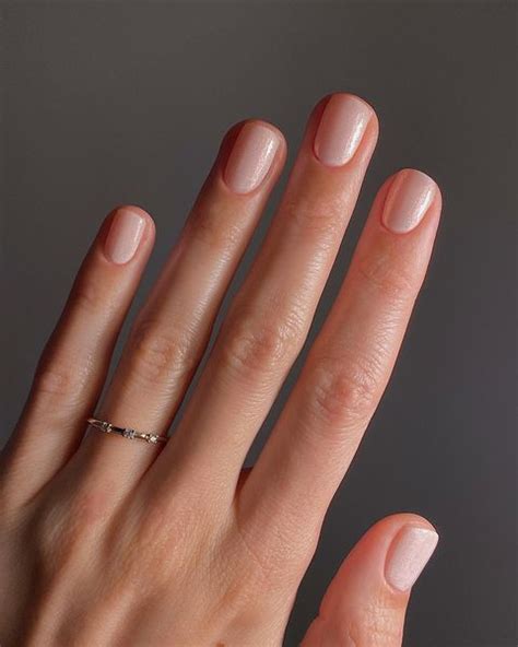 moonlight nails  minimalistyczne paznokcie na wiosne  lato