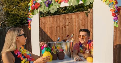 You Can Now Buy Your Own Pop Up Tiki Bar For Under £20 And