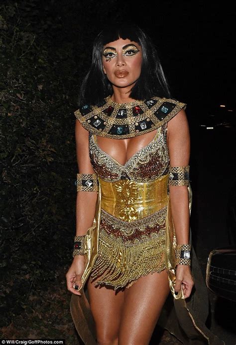 nicole scherzinger flaunts cleavage in cleopatra costume for halloween
