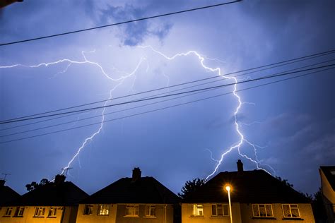 shocking moment  house attacked  watching  lightning