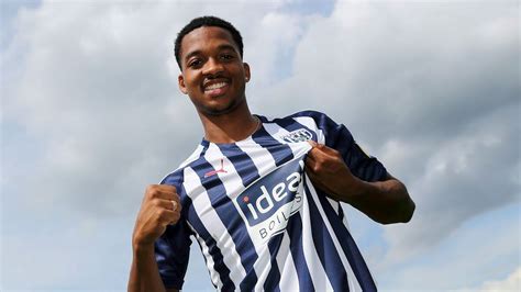 west brom sign chris willock  loan  benfica express star