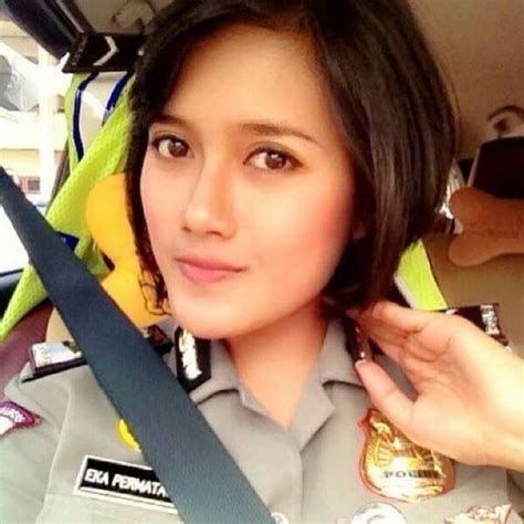 Naughty Indonesian Policewoman Strips Naked And Posts A Few Selfies