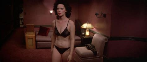 Nude Video Celebs Isabella Rossellini Nude Blue Velvet 1986