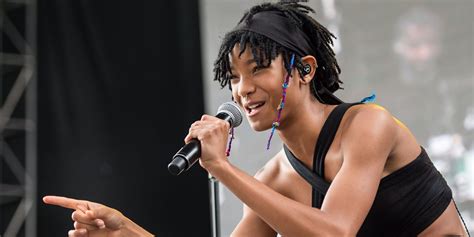 willow smith let dad will smith rap with her onstage because father s
