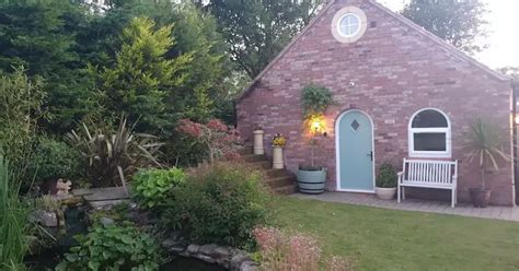cosy airbnb cottage  hot tub    yorkshire coast hull