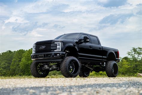 unmatched style lifted ford  super duty put  big fuel wheels