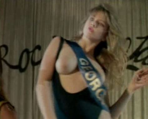 traci lords nue dans red hot rock
