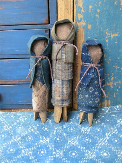 primitive clothespin dolls look for the old fashioned pins how tos clothespin dolls