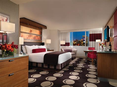 vegas tropical oasis  mirage hotel  jetsetters guide