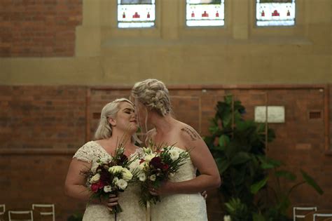 midnight marriages usher in australia s same sex wedding laws abs cbn