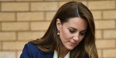 the duchess of cambridge s new pearl hoop earrings are stunning
