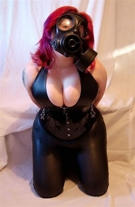 girls in gas masks a very unusual fetish 34 pics