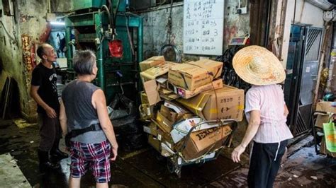 photos hong kong s cardboard grannies face an uncertain future