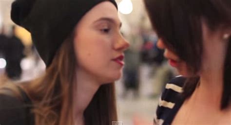 美女子为拍视频 纽约车站亲吻陌生人 新闻中心 中国网