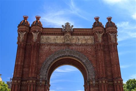 arc de triomphe  barcelona stock foto image  reizen straat