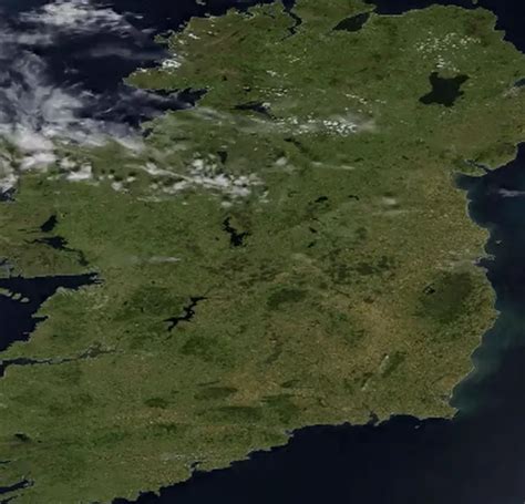 ireland weather forecast amazing satellite images show   green ireland