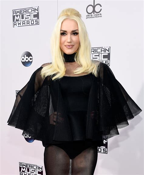 Gwen Stefani Shows Off Her Underwear At The 2015 Amas—see Her Shocking