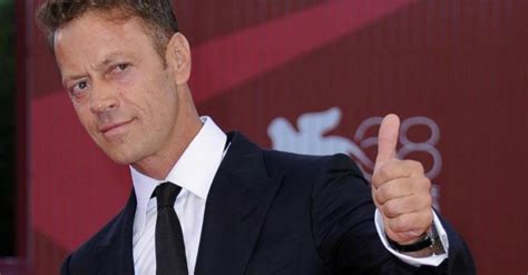 Rocco Siffredi Beffa I Parrucconi E Alluniversità Ci Va Lo Stesso