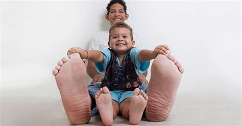 man who holds guinness world record for largest feet in