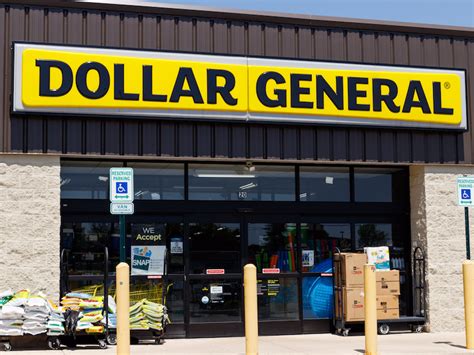 dollar general  suddenly     biggest retailers