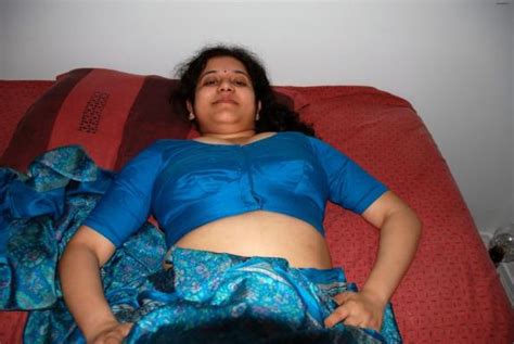 tamil aunty saree sex pics [ saree me lund chusti huyi aunty ki photos]