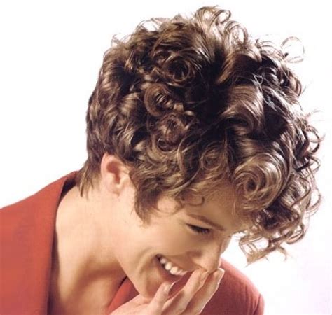 Pictures Of Very Short Curly Hairstyles Short Curly Hairstyles Fashion