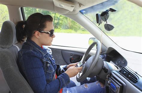 texting while driving now leading cause of us teenage deaths
