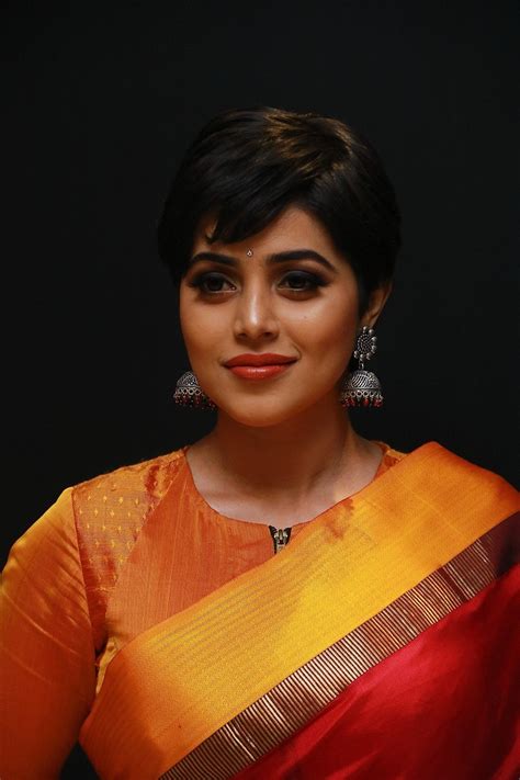 actress poorna in red saree stills telugu actress gallery