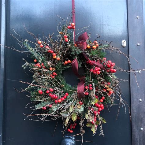 The Best Real Foliage Wreaths For A Green Christmas 2018