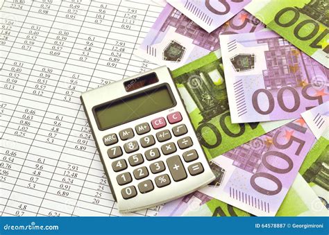 geld met calculator en financiele cijfers stock afbeelding image  achtergrond munt