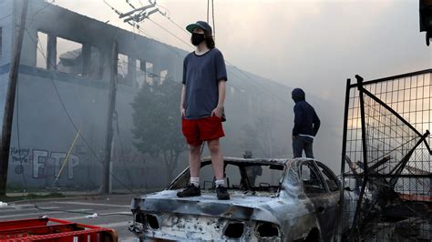 george floyd minneapolis protests turn  violence fires looting