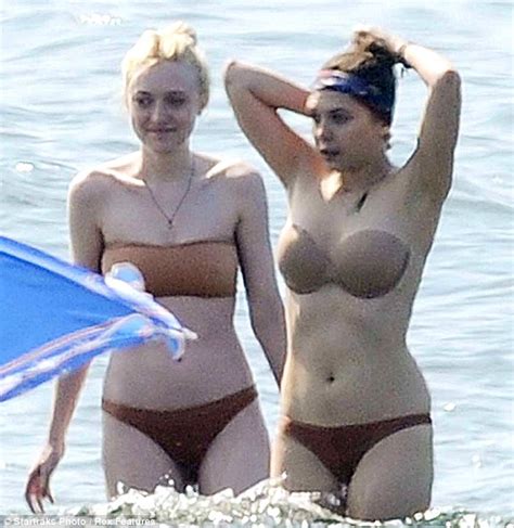 Naked Dakota Fanning In Beach Babes
