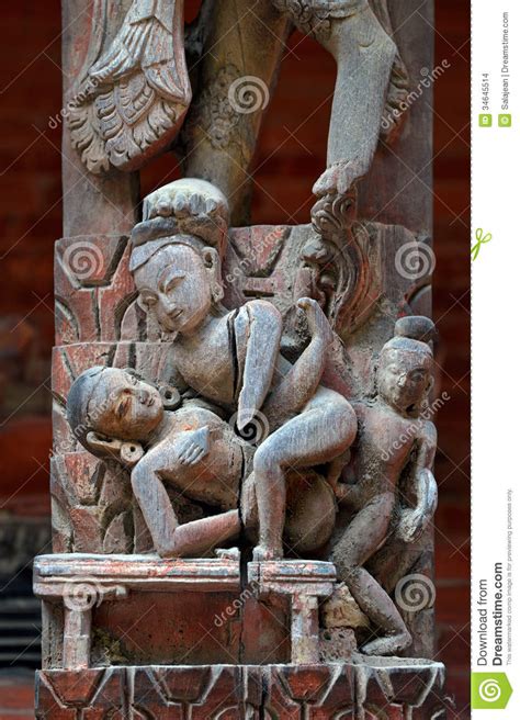 cinzeladura erótica em um templo em patan kathmandu