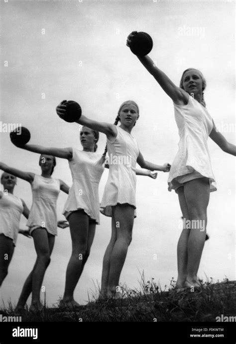 Bdm Girls Gymnastics Fotos Und Bildmaterial In Hoher Auflösung Alamy