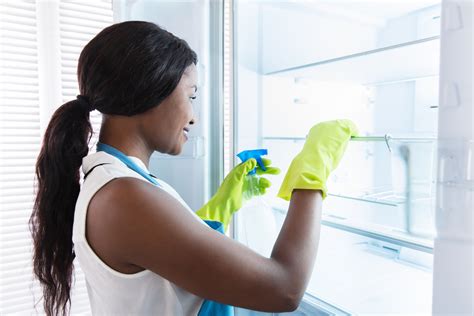 ultimate guide  cleaning   fridge lincoln property company
